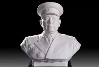 漢白玉欄桿的海報(bào)設(shè)計(jì)風(fēng)格是什么樣的？
