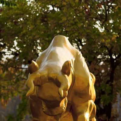 公園奔牛動(dòng)物石雕是怎么制作出來(lái)的？