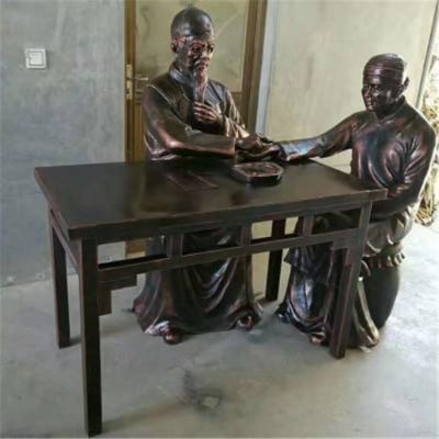中醫(yī)人物景觀雕塑，玻璃鋼仿銅擺件把脈的情景小品