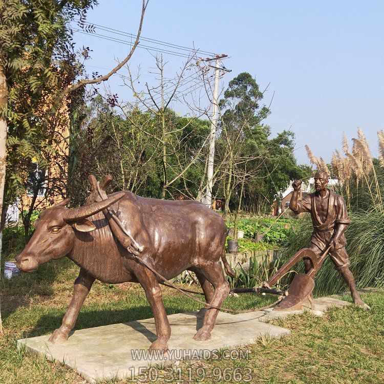 農(nóng)夫和耕牛耕地雕塑，農(nóng)耕主題場(chǎng)景雕塑