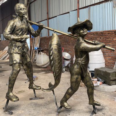抬鯉魚(yú)，玻璃鋼民俗生活場(chǎng)景雕塑
