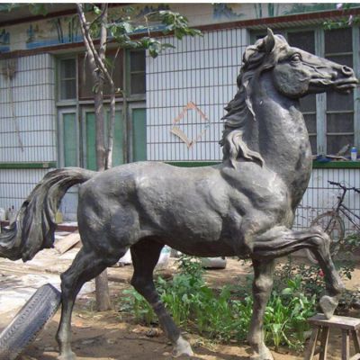 行走的馬兒，鑄銅動物馬雕塑