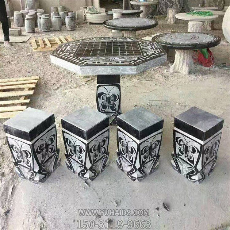 青石石桌凳，帶中國棋盤雕塑