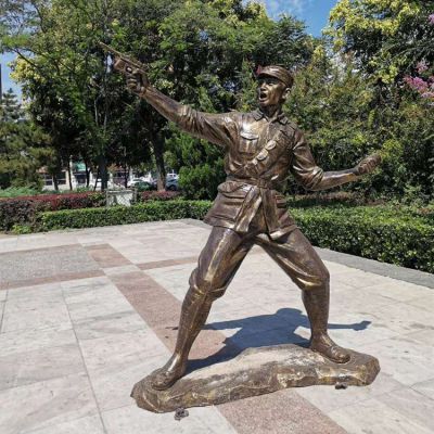 打仗的八路軍戰(zhàn)士，玻璃鋼仿銅人物像