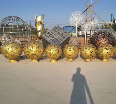 公園戶(hù)外創(chuàng)意不銹鋼噴金烤漆工藝鏤空球雕塑
