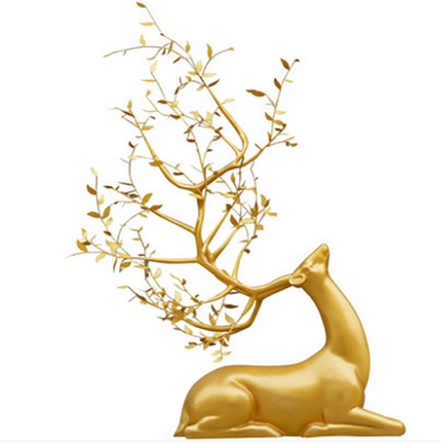 臥姿抬頭梅花鹿，樹葉修飾創(chuàng)意鹿雕塑