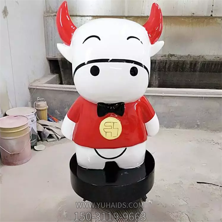 紅色的小牛，玻璃鋼卡通牛雕塑