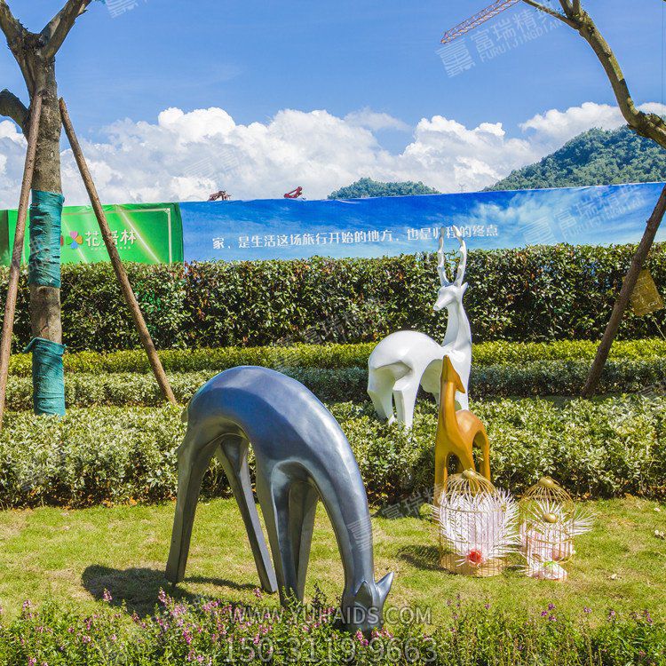 玻璃鋼抽象鹿雕塑，小區(qū)園林抽象動物擺件