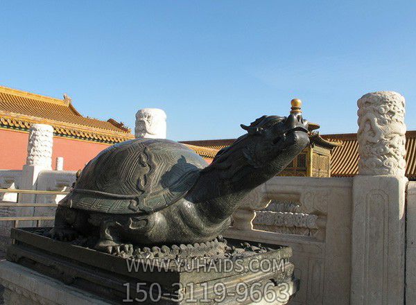 景區(qū)擺放的黑色的玻璃鋼創(chuàng)意龍龜?shù)袼?>
                                <h2>景區(qū)擺放的黑色的玻璃鋼創(chuàng)意龍龜?shù)袼?參數(shù)說明</h2>
                                                                        <table>
                                      <tr>
                                        <th>產(chǎn)品標(biāo)題</th>
                                        <td>景區(qū)擺放的黑色的玻璃鋼創(chuàng)意龍龜?shù)袼?/td>
                                      </tr>
                                      <tr>
                                        <th>發(fā)布時間</th>
                                        <td>2023-06-07 19:16</td>
                                      </tr>
                                      <tr>
                                        <th>價格</th>
                                        <td><span>電話咨詢</td>
                                      </tr>
                                                                              <tr>
                                          <th>雕刻內(nèi)容</th>
                                          <td>龍、龍龜</td>
                                        </tr>
                                                                              <tr>
                                          <th>制作材質(zhì)</th>
                                          <td>玻璃鋼</td>
                                        </tr>
                                                                          </table>
                                <h2>景區(qū)擺放的黑色的玻璃鋼創(chuàng)意龍龜?shù)袼?詳細(xì)說明</h2>
                                <p>玉海雕塑是一家綜合性的雕塑公司，擁有多款景區(qū)擺放的黑色的玻璃鋼創(chuàng)意龍龜?shù)袼苣Ｐ?，可加工定制多種景區(qū)擺放的黑色的玻璃鋼創(chuàng)意龍龜?shù)袼?，支持材質(zhì)、樣式、風(fēng)格、尺寸大小等方面的調(diào)整修改定制。我們所加工制作的景區(qū)擺放的黑色的玻璃鋼創(chuàng)意龍龜?shù)袼苜|(zhì)優(yōu)價廉，遍布全國多個省市地區(qū)，想要了解更多案例圖片，請電話或微信咨詢。材質(zhì)、大小、樣式等都可以按需定制，還可根據(jù)您提供給的景區(qū)擺放的黑色的玻璃鋼創(chuàng)意龍龜?shù)袼軜訄D進(jìn)行制作！如有相關(guān)需求，歡迎致電（微信同號）：<span>150-3119-9663</span></p>
                                                                <div   class=