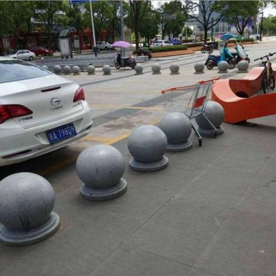 商超門(mén)口擺放天然花崗巖擋車石球