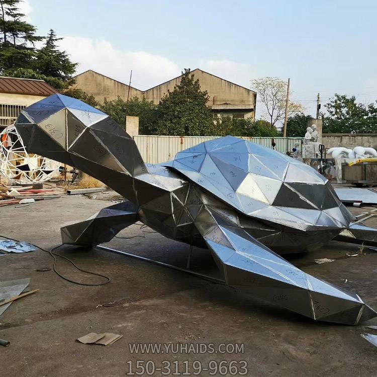 不銹鋼鏡面幾何大型烏龜?shù)袼?>
                                <h2>不銹鋼鏡面幾何大型烏龜?shù)袼?參數(shù)說明</h2>
                                                                        <table>
                                      <tr>
                                        <th>產(chǎn)品標題</th>
                                        <td>不銹鋼鏡面幾何大型烏龜?shù)袼?/td>
                                      </tr>
                                      <tr>
                                        <th>發(fā)布時間</th>
                                        <td>2023-06-08 09:58</td>
                                      </tr>
                                      <tr>
                                        <th>價格</th>
                                        <td><span>電話咨詢</td>
                                      </tr>
                                                                              <tr>
                                          <th>制作材質(zhì)</th>
                                          <td>不銹鋼</td>
                                        </tr>
                                                                          </table>
                                <h2>不銹鋼鏡面幾何大型烏龜?shù)袼?詳細說明</h2>
                                <p>玉海雕塑是一家綜合性的雕塑公司，擁有多款不銹鋼鏡面幾何大型烏龜?shù)袼苣Ｐ?，可加工定制多種不銹鋼鏡面幾何大型烏龜?shù)袼?，支持材質(zhì)、樣式、風格、尺寸大小等方面的調(diào)整修改定制。我們所加工制作的不銹鋼鏡面幾何大型烏龜?shù)袼苜|(zhì)優(yōu)價廉，遍布全國多個省市地區(qū)，想要了解更多案例圖片，請電話或微信咨詢。材質(zhì)、大小、樣式等都可以按需定制，還可根據(jù)您提供給的不銹鋼鏡面幾何大型烏龜?shù)袼軜訄D進行制作！如有相關需求，歡迎致電（微信同號）：<span>150-3119-9663</span></p>
                                                                <div   class=