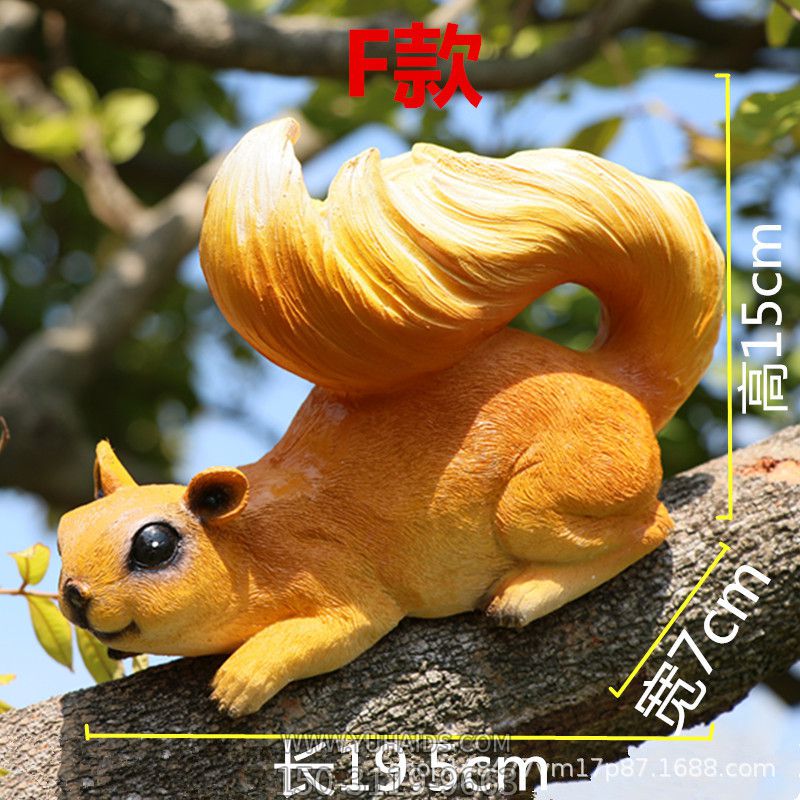 游樂(lè)場(chǎng)一只樹上玩耍的玻璃鋼松鼠雕塑 游樂(lè)場(chǎng)一只樹上玩耍的玻璃鋼松鼠雕塑