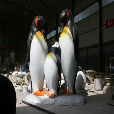 大型玻璃鋼仿真企鵝，一家三口企鵝雕塑