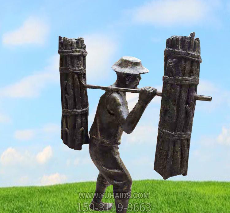 古代銅雕鄉(xiāng)村挑柴的老人雕塑、