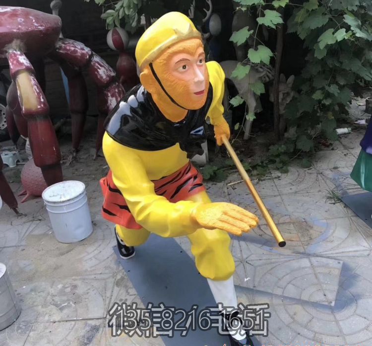 兒童游樂(lè)場(chǎng)擺放玻璃鋼彩繪孫悟空神戶人物雕塑
