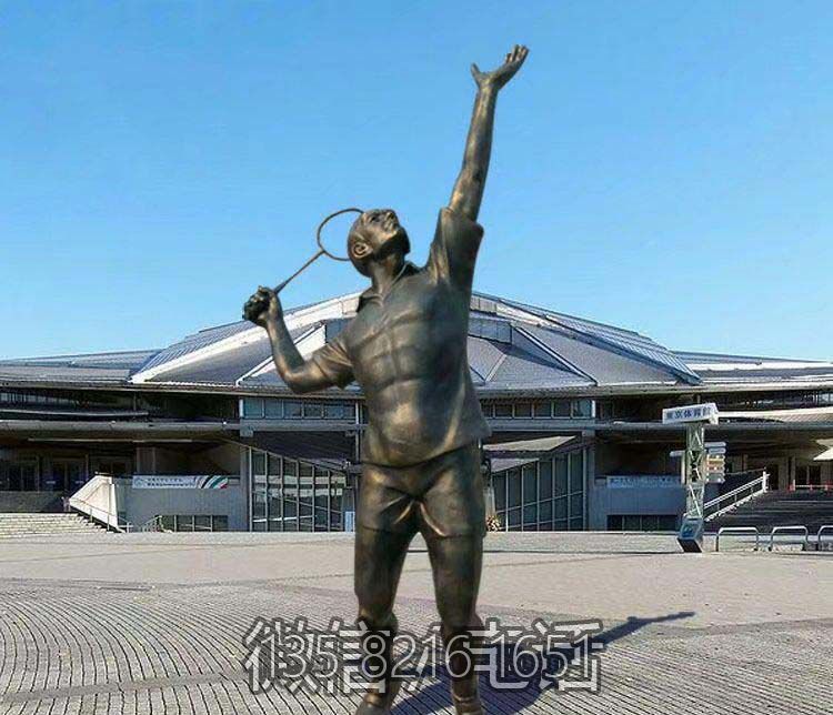 城市廣場(chǎng)景觀玻璃鋼仿銅打羽毛球的運(yùn)動(dòng)員雕塑
