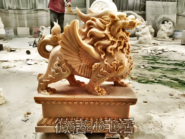 晚霞紅石雕創(chuàng)意景觀擺件大型鎮(zhèn)宅招財(cái)庭院別墅門(mén)口貔貅雕塑