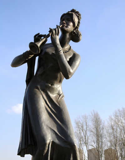 戶(hù)外廣場(chǎng)玻璃鋼仿銅吹嗩吶的女性人物