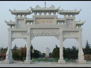 石牌坊價(jià)格預(yù)算應(yīng)包括機(jī)械架材使用、牌坊制作雕刻材料、人工等多個(gè)方面